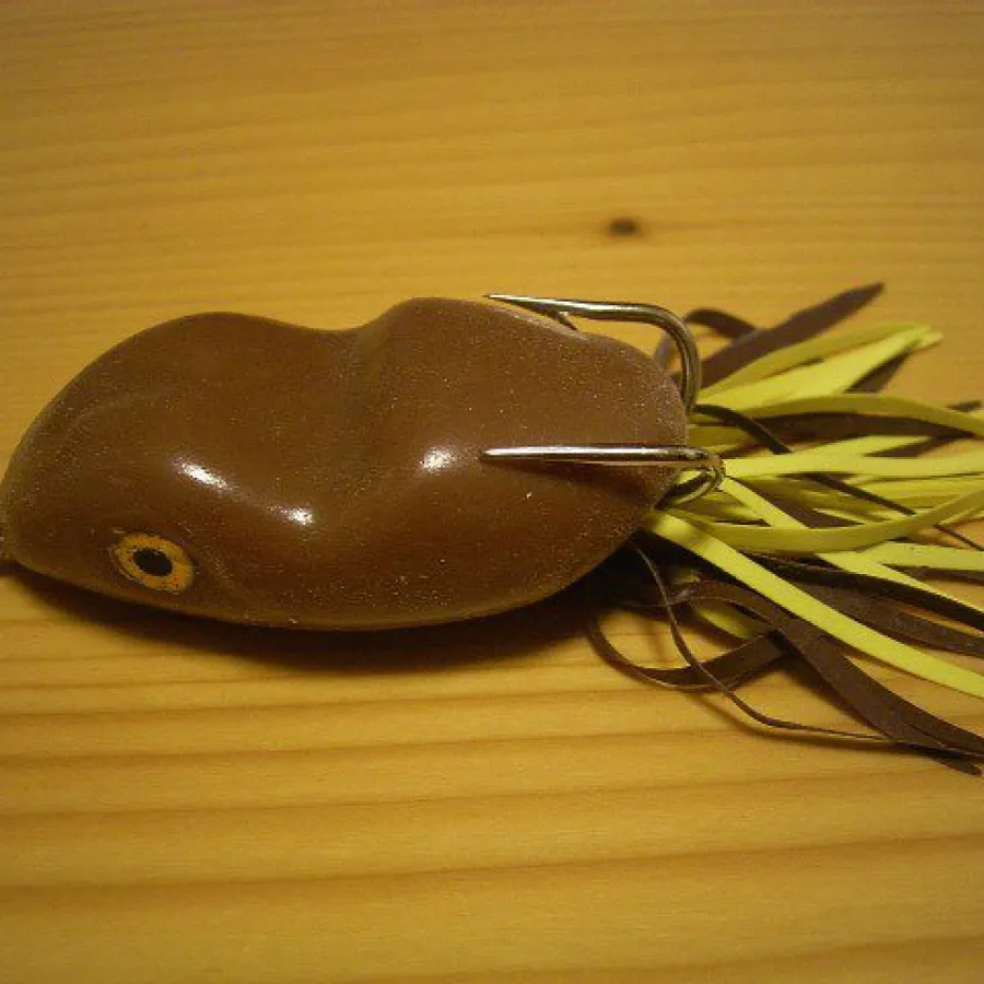 hollow bodied frog lure